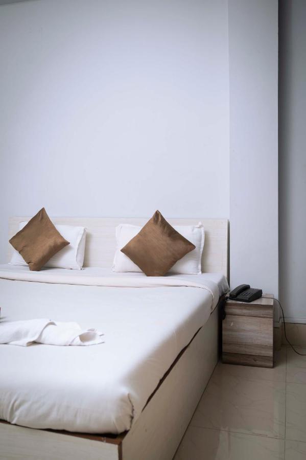 Gs Residency Hotel Guwahati Buitenkant foto